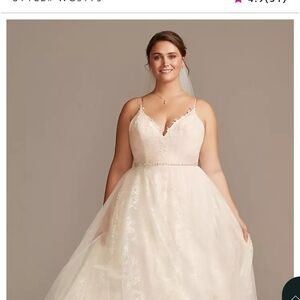 Elegant Ivory Lace Ball Gown Dress with Spaghetti Straps